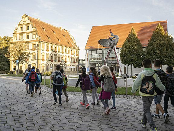 Kinder auf dem Weg ins Schulmuseum copyright Rico Grund