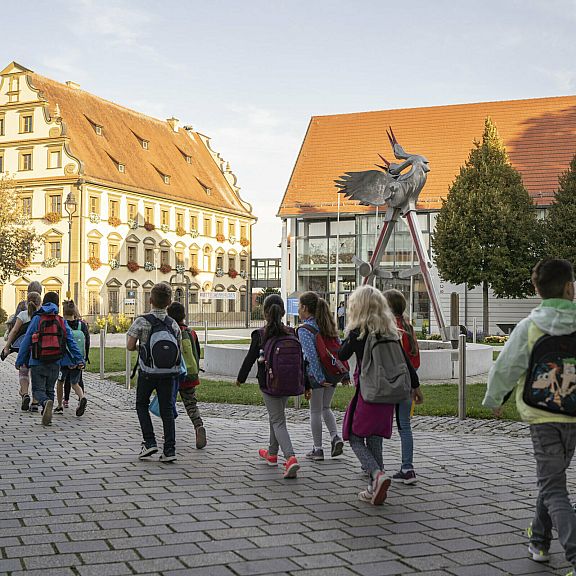 Kinder auf dem Weg ins Schulmuseum copyright Rico Grund