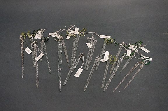 D147805