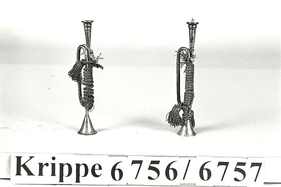 D8351