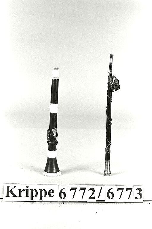 D8352
