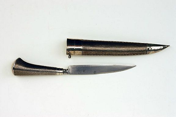 D25880