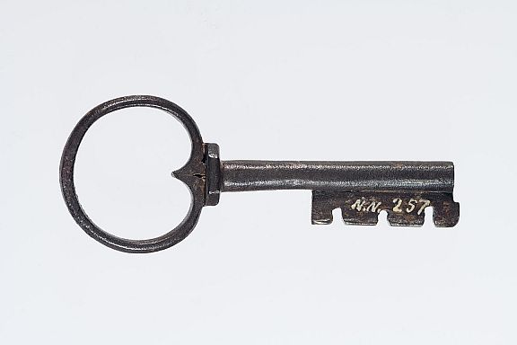 D169880