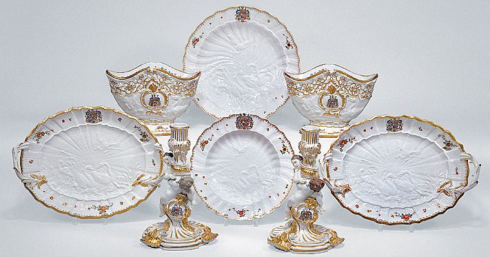 ovales-tablett-aus-dem-schwanenservice-bayerisches-nationalmuseum