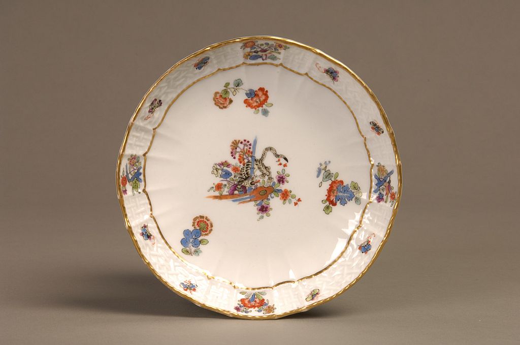 Untertasse mit Gelber-Löwe-Dekor - Bayerisches Nationalmuseum