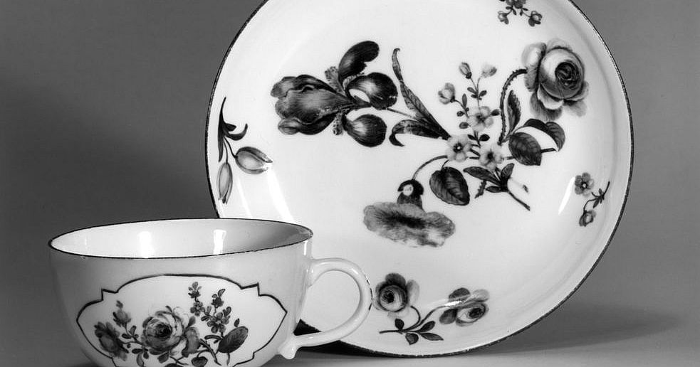 Untertasse mit Deutschen Blumen auf gelbem Fond - Bayerisches ...