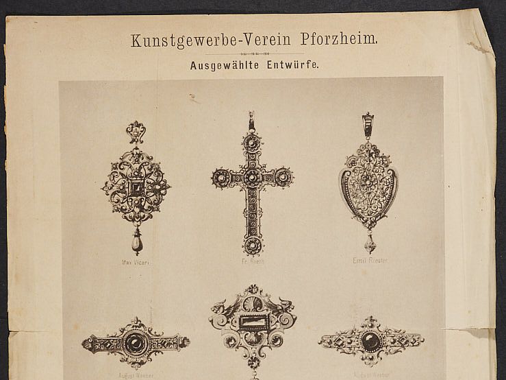 Flache Deckeldose mit schiffchenförmigem Körper Bayerisches