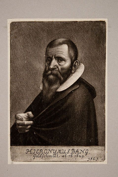 D47702