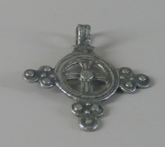 D204370