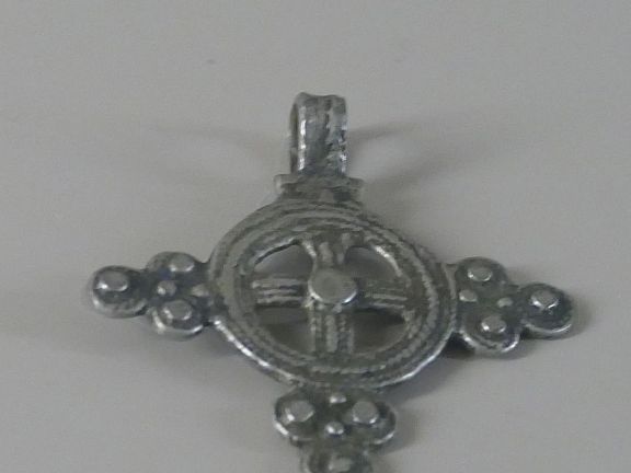D204370