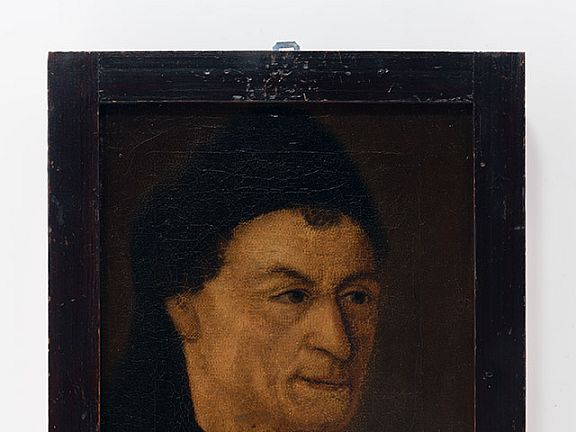 D184573