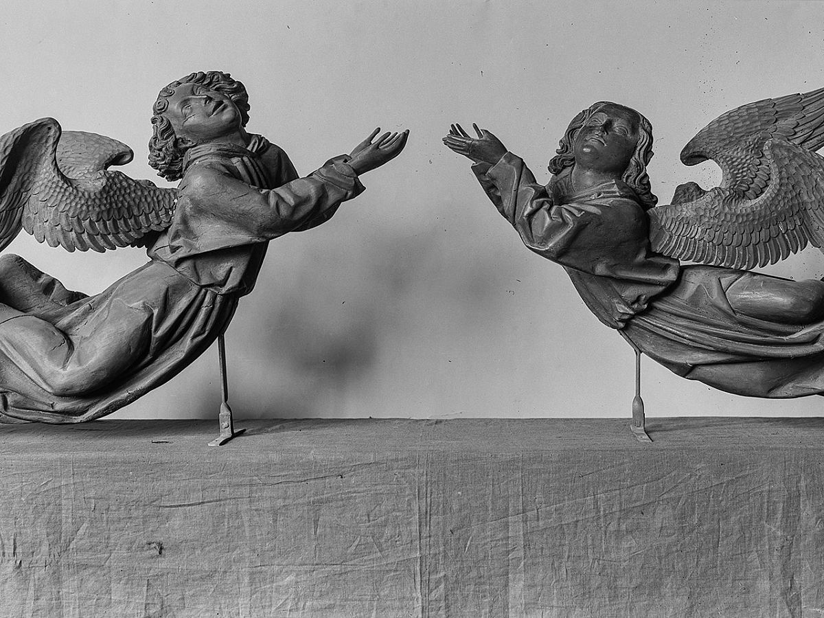 Predella von einem Altar mit spätgothischer Ornamentik - Bayerisches ...