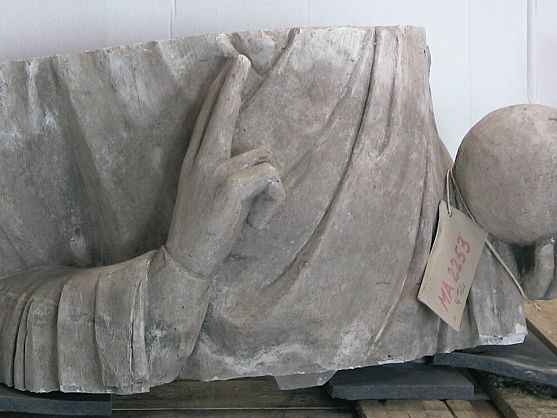 D9893