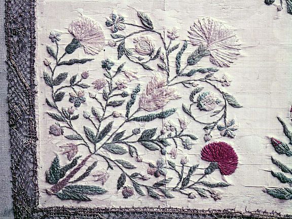 D153702