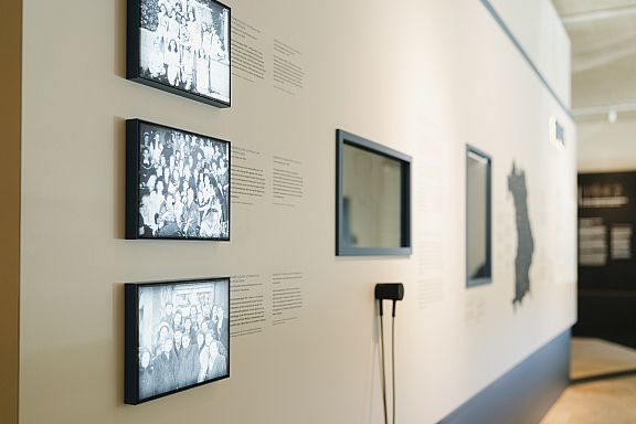 Tora und Tablet Blick in die Ausstellung5 c Rico Grund